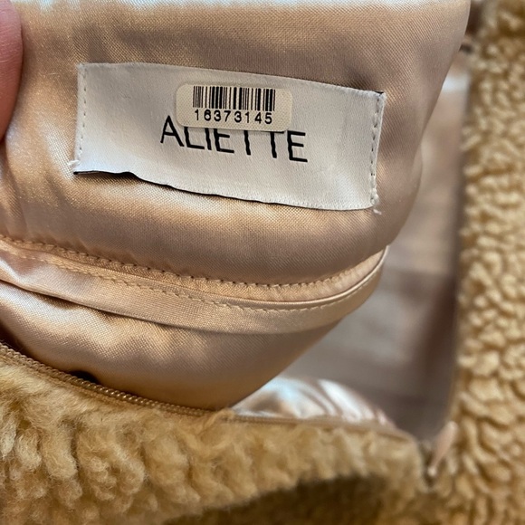 Aliette Women’s Sherpa Faux Fur Mini Skirt Tan Lined New w/o tag size 8 - Picture 3 of 16